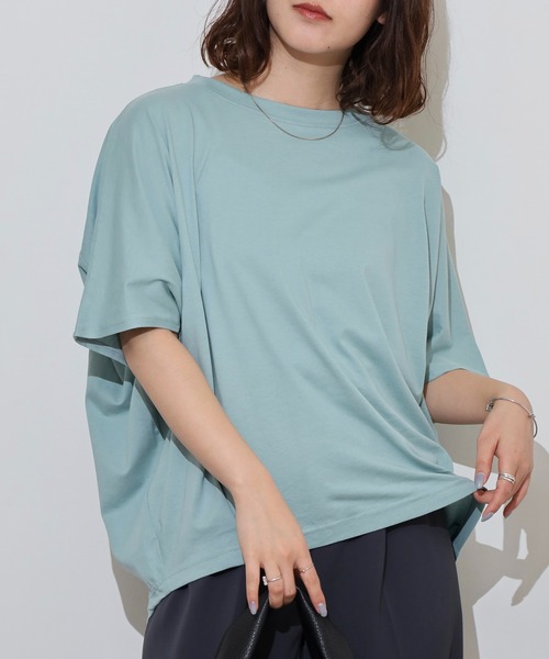 atONE(アットワン)の「コクーンシルエットプルオーバー(Tシャツ/カットソー・レディース・チャコールグレー/オフホワイト/ブラック/グレイッシュベージュ/ミント・M-L/4L~5L/LL~3L)」の5枚目の写真