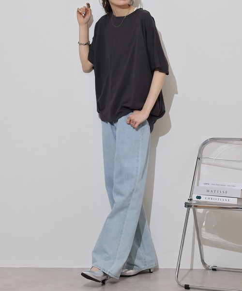 atONE(アットワン)の「コクーンシルエットプルオーバー(Tシャツ/カットソー・レディース・チャコールグレー/オフホワイト/ブラック/グレイッシュベージュ/ミント・M-L/4L~5L/LL~3L)」の22枚目の写真