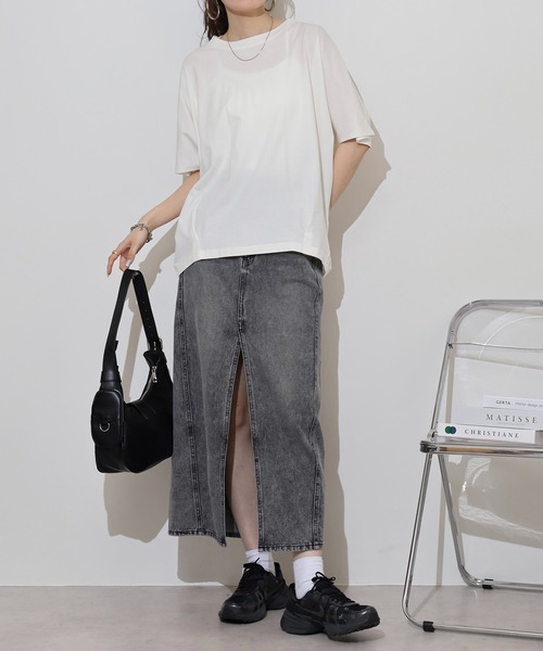 atONE(アットワン)の「コクーンシルエットプルオーバー(Tシャツ/カットソー・レディース・チャコールグレー/オフホワイト/ブラック/グレイッシュベージュ/ミント・M-L/4L~5L/LL~3L)」の16枚目の写真