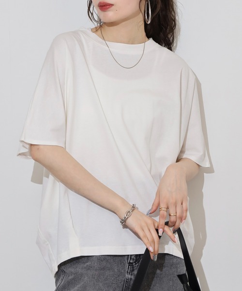 atONE(アットワン)の「コクーンシルエットプルオーバー(Tシャツ/カットソー・レディース・チャコールグレー/オフホワイト/ブラック/グレイッシュベージュ/ミント・M-L/4L~5L/LL~3L)」の13枚目の写真