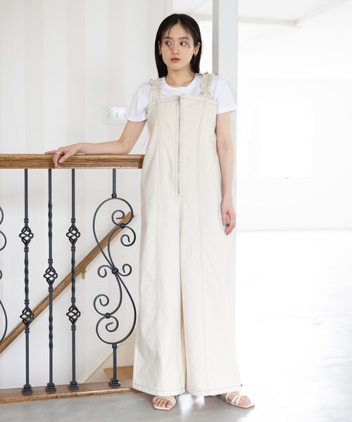 RAGEBLUE(レイジブルー)の「ステッチデザイン/ギャザーショルダーオールインワン(サロペット/オーバーオール・レディース・ホワイト/ブラック・FREE)」の4枚目の写真