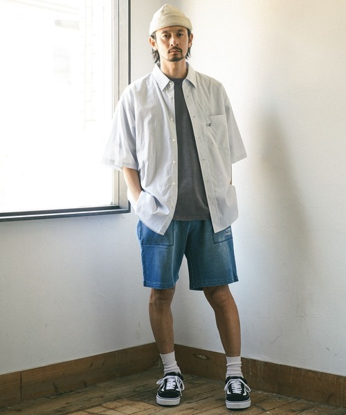 BAYFLOW(ベイフロー)の「ワンポイント刺繍ストライプ半袖シャツ(シャツ/ブラウス・メンズ・ブルー/ホワイト・LARGE/MEDIUM)」の3枚目の写真