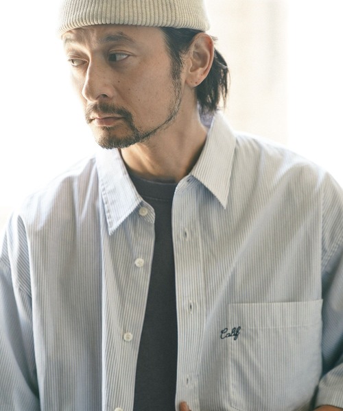 BAYFLOW(ベイフロー)の「ワンポイント刺繍ストライプ半袖シャツ(シャツ/ブラウス・メンズ・ブルー/ホワイト・LARGE/MEDIUM)」の4枚目の写真