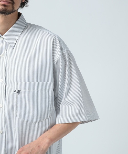 BAYFLOW(ベイフロー)の「ワンポイント刺繍ストライプ半袖シャツ(シャツ/ブラウス・メンズ・ブルー/ホワイト・LARGE/MEDIUM)」の16枚目の写真