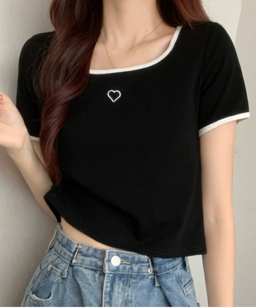 WEGO（ウィゴー）の「WEGO/パイピングハート刺繍Tシャツ（Tシャツ/カットソー・レディース・ブラック/ピンク/ホワイト・MEDIUM/SMALL）」の2枚目の写真