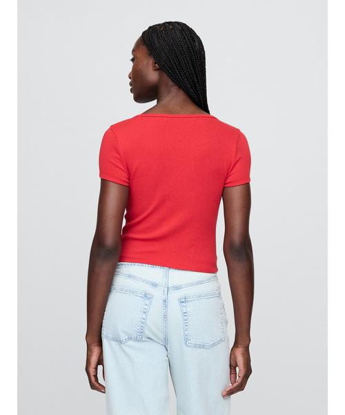 GAP(ギャップ)の「モダン クロップド キャップスリーブTシャツ(Tシャツ/カットソー・レディース・レッド/ホワイト/ホワイト×ブルー/ブラック・M/L/XL/XXS/XS/S)」の10枚目の写真