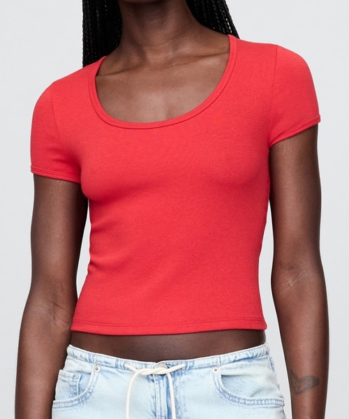 GAP(ギャップ)の「モダン クロップド キャップスリーブTシャツ(Tシャツ/カットソー・レディース・レッド/ホワイト/ホワイト×ブルー/ブラック・M/L/XL/XXS/XS/S)」の1枚目の写真