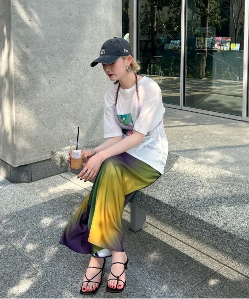 MEDI GRADIENT SKIRT（スカート）｜Ameri（アメリ）のファッション通販