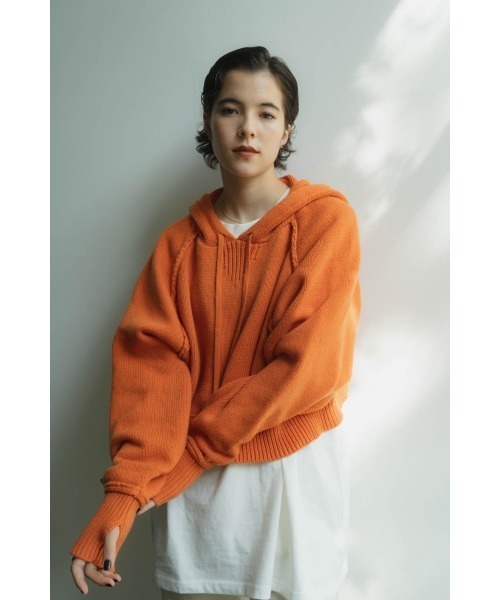 Knuth Marf(クヌースマーフ)の「cropped knit hoodie(パーカー・レディース・オレンジ・FREE)」の2枚目の写真