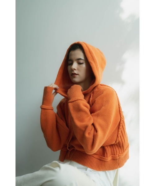 Knuth Marf(クヌースマーフ)の「cropped knit hoodie(パーカー・レディース・オレンジ・FREE)」の4枚目の写真