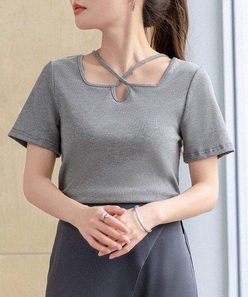 DAY CLOSET(デイ クローゼット)の「レディース デコルテきれい魅せ。半袖クロスネックリブトップス(Tシャツ/カットソー・レディース・ホワイト/ブラック/グレー/チャコールグレー・FREE)」の22枚目の写真
