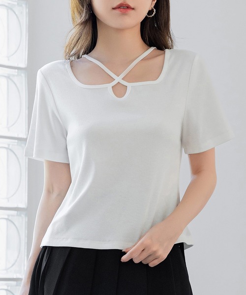 DAY CLOSET(デイ クローゼット)の「レディース デコルテきれい魅せ。半袖クロスネックリブトップス(Tシャツ/カットソー・レディース・ホワイト/ブラック/グレー/チャコールグレー・FREE)」の5枚目の写真