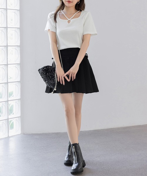 DAY CLOSET(デイ クローゼット)の「レディース デコルテきれい魅せ。半袖クロスネックリブトップス(Tシャツ/カットソー・レディース・ホワイト/ブラック/グレー/チャコールグレー・FREE)」の10枚目の写真