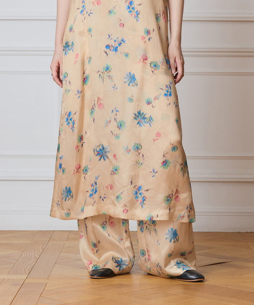 IENA LA BOUCLE（イエナラブークル）の「IENA LA BOUCLE ボタニカルプリントキャミソールドレス（ワンピース・レディース・ベージュ系その他・FREE）」の2枚目の写真