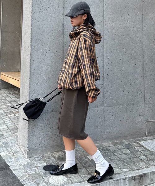 ODD STUDIO（オッドスタジオ）の「■【OddStudio】ピグメントバックダメージロゴスウェットハーフパンツ（スウェットパンツ・レディース・ピンク/ブラウン/チャコールグレー・MEDIUM/LARGE）」の5枚目の写真