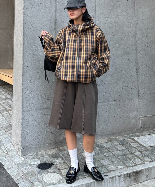 ODD STUDIO（オッドスタジオ）の「■【OddStudio】ピグメントバックダメージロゴスウェットハーフパンツ（スウェットパンツ・レディース・ピンク/ブラウン/チャコールグレー・MEDIUM/LARGE）」の8枚目の写真