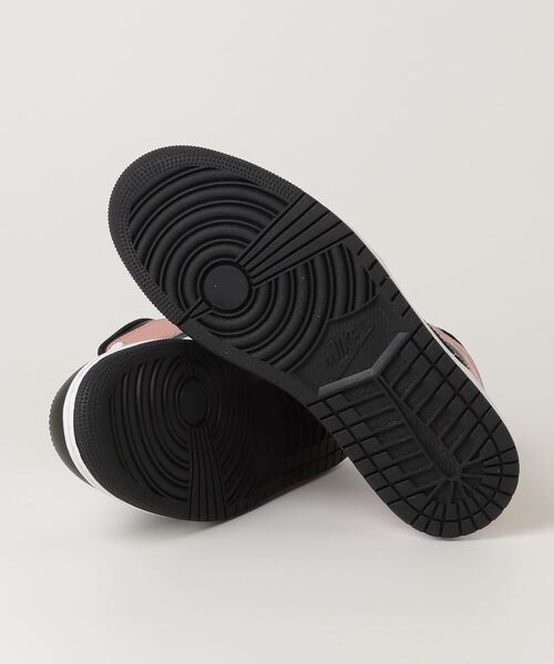 JORDAN BRAND（ジョーダンブランド）の「AIR JORDAN 1 MID（スニーカー・メンズ・ホワイト系その他・26.5cm/27.0cm/27.5cm/28.0cm/26.0cm/25.5cm/29.0cm）」の3枚目の写真