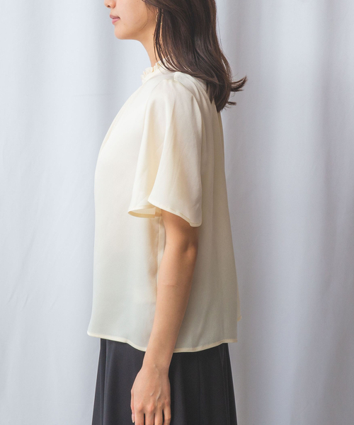 NARACAMICIE(ナラカミーチェ)の「【NARACAMICIE】シボサテン衿フリルギャザー半袖ブラウス(シャツ/ブラウス・レディース・グレー/ホワイト・M/XL)」の4枚目の写真