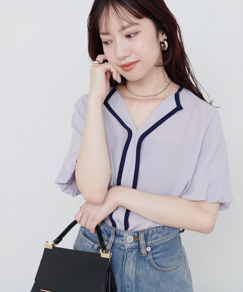 natural couture（ナチュラルクチュール）の「【WEB限定】パフスリーブパイピングブラウス（シャツ/ブラウス・レディース・オフホワイト/グレイッシュベージュ/ネイビー/ミント・FREE）」の2枚目の写真