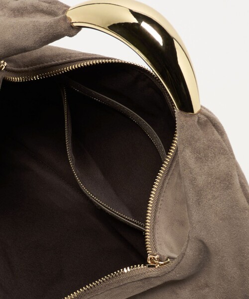 LE VERNIS（ル・ベルニ）の「＜LE VERNIS＞Sculpture triangle M/ショルダーバッグ（ショルダーバッグ・レディース・ブラック/グレー系・FREE）」の7枚目の写真