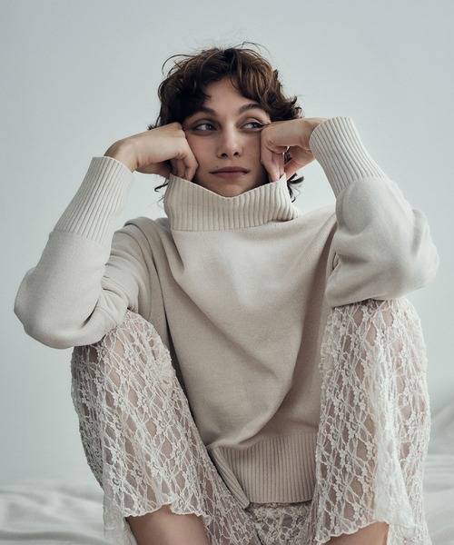 SALON adam et rope'（サロン アダム エ ロペ）の「タートルネックプルオーバー-CreamyCotton /クリーミーコットン-（ニット/セーター・レディース・ブラック/ブラウン/オフホワイト・FREE）」の4枚目の写真