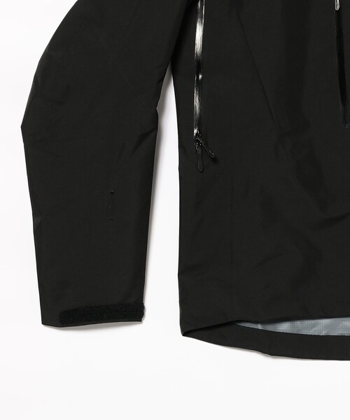 BEAMS(ビームス)の「ARC’TERYX / Alpha SV Jacket(ブルゾン・メンズ・ブラック・MEDIUM/SMALL/X-LARGE/LARGE)」の4枚目の写真