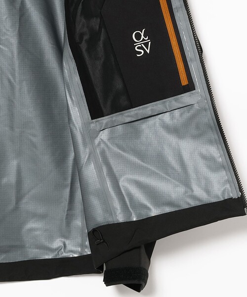 BEAMS(ビームス)の「ARC’TERYX / Alpha SV Jacket(ブルゾン・メンズ・ブラック・MEDIUM/SMALL/X-LARGE/LARGE)」の6枚目の写真