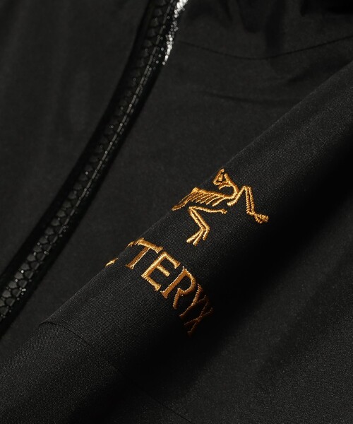 BEAMS(ビームス)の「ARC’TERYX / Alpha SV Jacket(ブルゾン・メンズ・ブラック・MEDIUM/SMALL/X-LARGE/LARGE)」の8枚目の写真