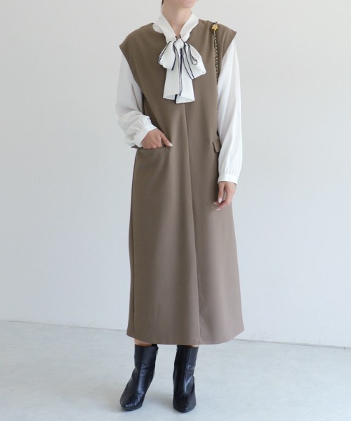 Pierrot（ピエロ）の「キーネックシンプルジャンパースカート（ジャンパースカート・レディース・ネイビー/ベージュ系その他/ブラック・M/PL/PM/LL/L）」の22枚目の写真