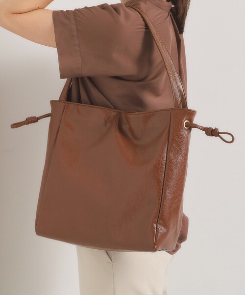 ITS'DEMO（イッツデモ）の「ヴィンテージ合皮トート（トートバッグ・レディース・ベージュ/ダークブラウン/ブラック・00）」の2枚目の写真
