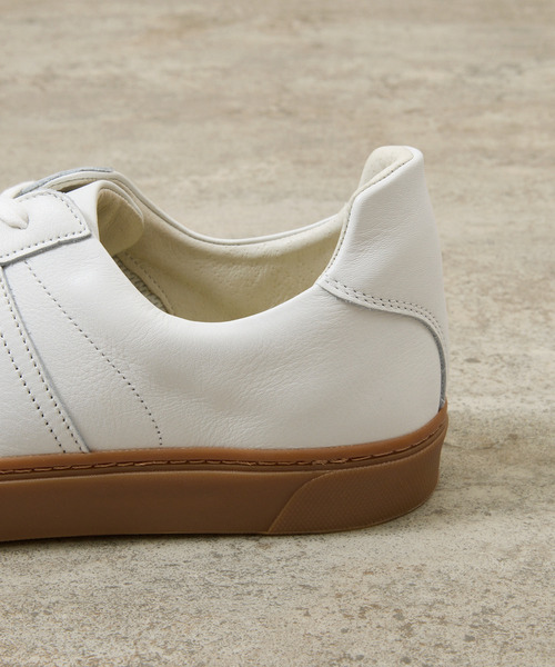 And A(アンドエー)の「ALTERUM オルタム / VIBRAM SOLE GERMAN ARMY TRAINER 日本製オリジナルカウレザーVIBRAMソールジャーマントレーナー / 1075L(スニーカー・メンズ・ホワイト/ベージュ系その他/ブラック・7/8/9)」の14枚目の写真