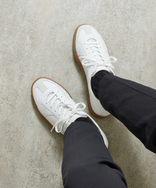 And A(アンドエー)の「ALTERUM オルタム / VIBRAM SOLE GERMAN ARMY TRAINER 日本製オリジナルカウレザーVIBRAMソールジャーマントレーナー / 1075L(スニーカー・メンズ・ホワイト/ベージュ系その他/ブラック・7/8/9)」の4枚目の写真