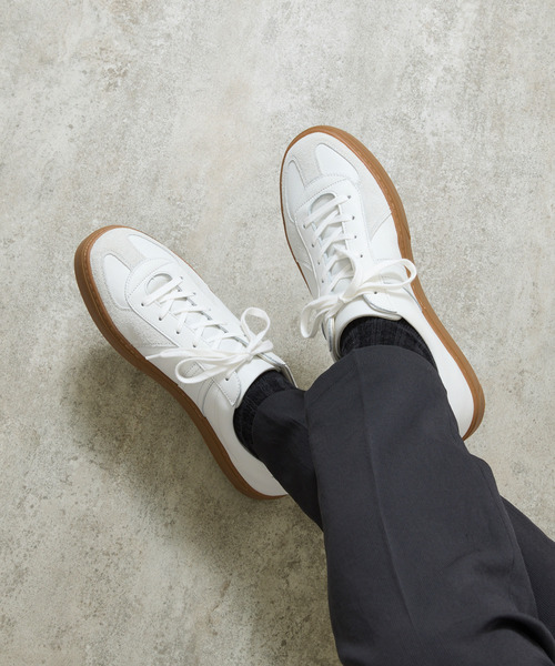 And A(アンドエー)の「ALTERUM オルタム / VIBRAM SOLE GERMAN ARMY TRAINER 日本製オリジナルカウレザーVIBRAMソールジャーマントレーナー / 1075L(スニーカー・メンズ・ホワイト/ベージュ系その他/ブラック・7/8/9)」の5枚目の写真