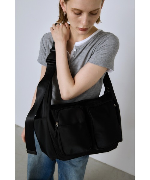 un/neu（アンノイ）の「ツイルポケットBIGボディバッグ/ 大容量 / マザーズバッグ / ペアレンツバッグ（ショルダーバッグ・レディース・ブラック/ブラウン/グレー・FREE）」の4枚目の写真