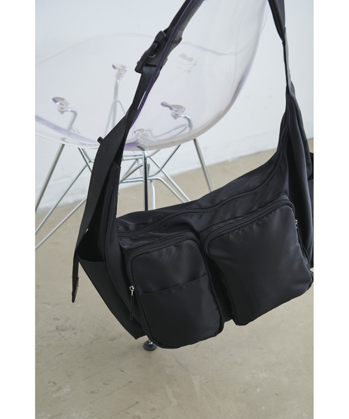 un/neu（アンノイ）の「ツイルポケットBIGボディバッグ/ 大容量 / マザーズバッグ / ペアレンツバッグ（ショルダーバッグ・レディース・ブラック/ブラウン/グレー・FREE）」の20枚目の写真