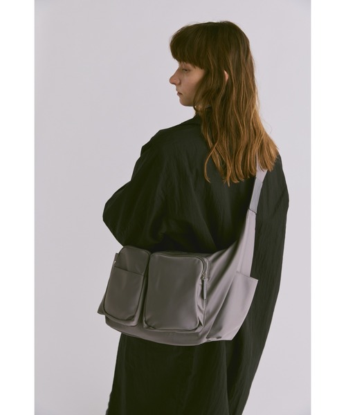 un/neu（アンノイ）の「ツイルポケットBIGボディバッグ/ 大容量 / マザーズバッグ / ペアレンツバッグ（ショルダーバッグ・レディース・ブラック/ブラウン/グレー・FREE）」の22枚目の写真