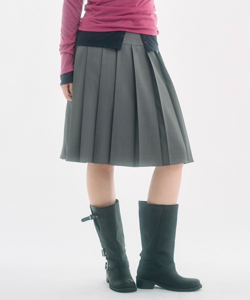 FEKETE（フェケテ）の「low waist midi pleats skirt / ローウエストプリーツスカート（スカート・レディース・グレー/ブラック・SMALL/MEDIUM/LARGE）」の2枚目の写真