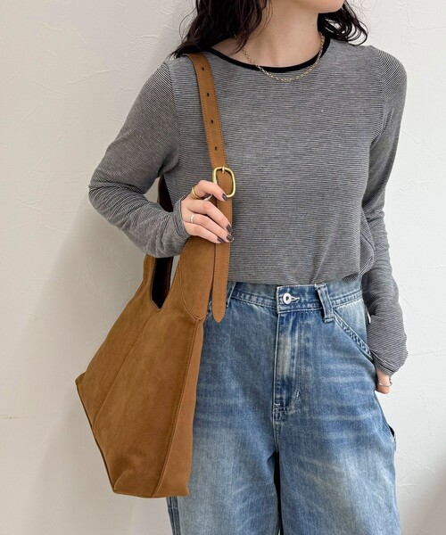 fredy emue（フレディエミュ）の「スエード三角ワンショルバッグ（ショルダーバッグ・レディース・ブラウン/ブラック・FREE）」の5枚目の写真