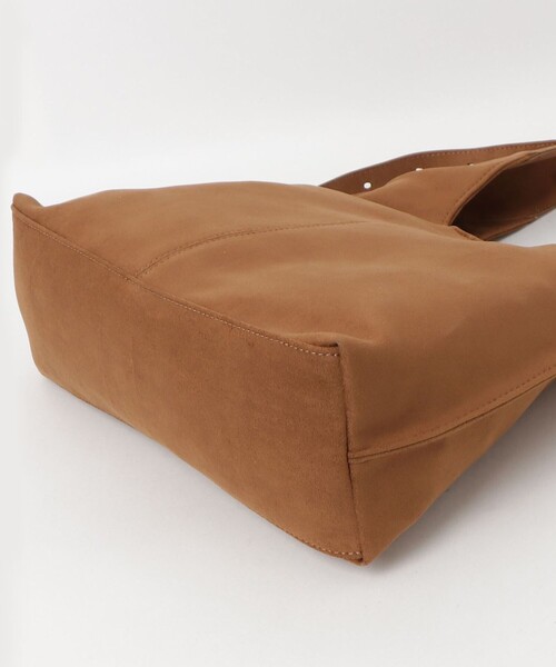 fredy emue（フレディエミュ）の「スエード三角ワンショルバッグ（ショルダーバッグ・レディース・ブラウン/ブラック・FREE）」の3枚目の写真