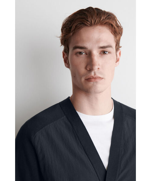 COS（コス）の「ニットパネルカーディガン（カーディガン/ボレロ・メンズ・ネイビー・S/M/L/XS）」の5枚目の写真