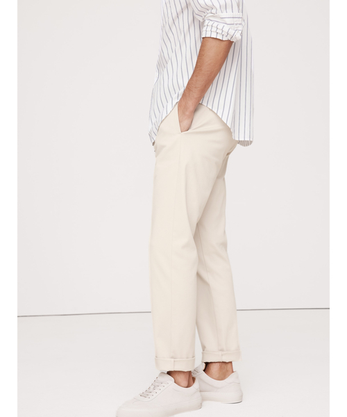 Banana Republic（バナナリパブリック）の「スリム イタリアン ストレッチ チノパンツ（チノパンツ・メンズ・ネイビー/ベージュ/アイボリー/ブラック/カーキ/チャコールグレー・32W 30L/30W 30L/34W 30L/31W 30L/33W 30L/28W 30L/29W 30L）」の2枚目の写真