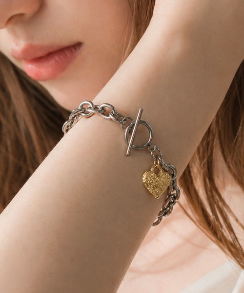 DiamondHearts（ダイヤモンドハーツ）の「エンボスハートチャームマンテルチェーンブレスレット（ブレスレット・レディース・シルバー/ゴールド・SMALL/MEDIUM/LARGE）」の2枚目の写真