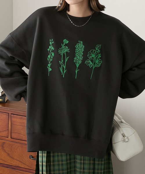 BONLECILL（ボンルシール）の「フラワー刺繍裏起毛スウェットプルオーバー（スウェット・レディース・ブラウン/オートミール/チャコールグレー/オフホワイト・FREE）」の3枚目の写真