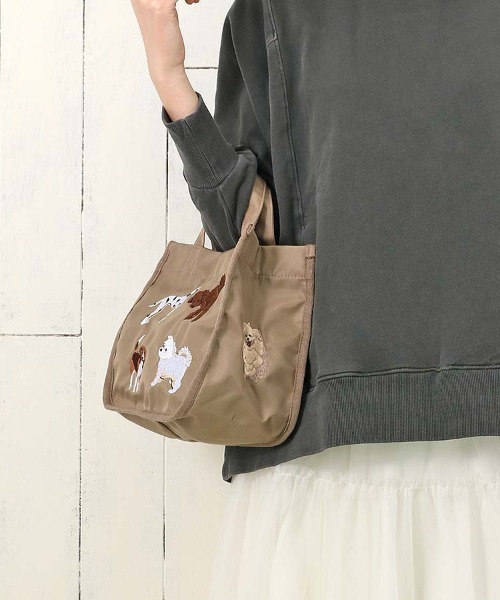 Bleu Bleuet(ブルーブルーエ)の「ナイロン刺繍ランチトートバッグ(トートバッグ・レディース・ベージュ/ネイビー/ブラック/グレー・FREE)」の20枚目の写真