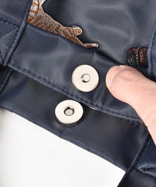 Bleu Bleuet(ブルーブルーエ)の「ナイロン刺繍ランチトートバッグ(トートバッグ・レディース・ベージュ/ネイビー/ブラック/グレー・FREE)」の21枚目の写真