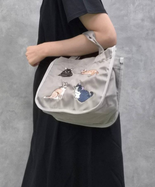 Bleu Bleuet(ブルーブルーエ)の「ナイロン刺繍ランチトートバッグ(トートバッグ・レディース・ベージュ/ネイビー/ブラック/グレー・FREE)」の5枚目の写真