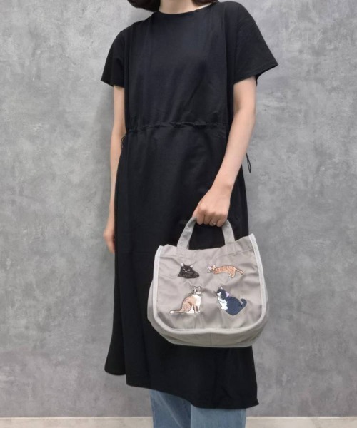 Bleu Bleuet(ブルーブルーエ)の「ナイロン刺繍ランチトートバッグ(トートバッグ・レディース・ベージュ/ネイビー/ブラック/グレー・FREE)」の6枚目の写真