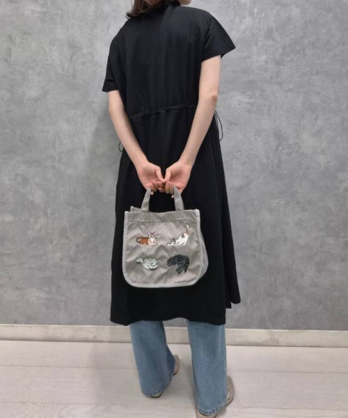 Bleu Bleuet(ブルーブルーエ)の「ナイロン刺繍ランチトートバッグ(トートバッグ・レディース・ベージュ/ネイビー/ブラック/グレー・FREE)」の8枚目の写真