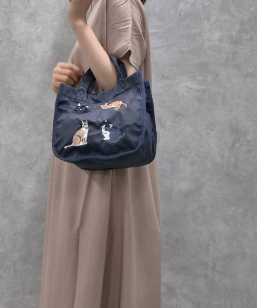 Bleu Bleuet(ブルーブルーエ)の「ナイロン刺繍ランチトートバッグ(トートバッグ・レディース・ベージュ/ネイビー/ブラック/グレー・FREE)」の9枚目の写真