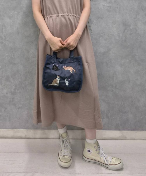 Bleu Bleuet(ブルーブルーエ)の「ナイロン刺繍ランチトートバッグ(トートバッグ・レディース・ベージュ/ネイビー/ブラック/グレー・FREE)」の10枚目の写真